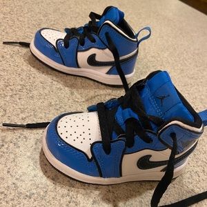 Jordan 1 mid signal blue TD